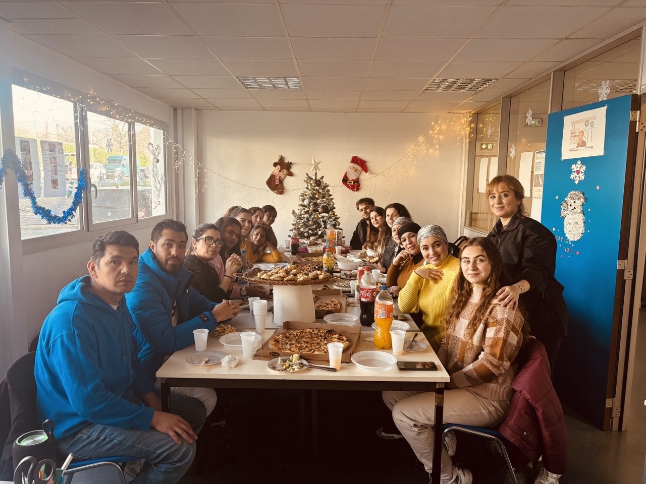 Repas convivial pour fêter Noël avec les apprenants